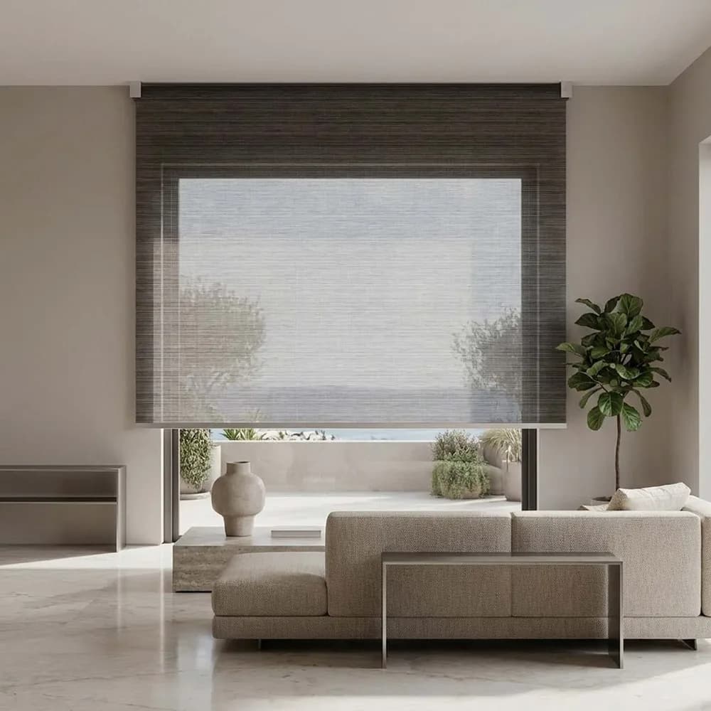 Roller blind screen ta' Farbelife fuq tieqa wiesgħa ta' salott
